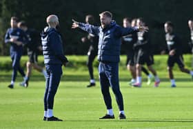 Graham Potter (C) takes a team training session at Chelsea’s Cobham training facility in Stoke D’Abernon, southwest of London (Photo by Glyn KIRK / AFP) (Photo by GLYN KIRK/AFP via Getty Images)