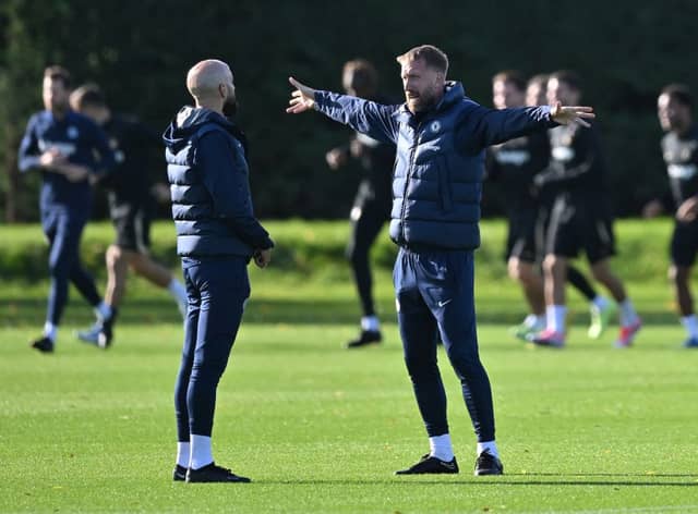 Graham Potter (C) takes a team training session at Chelsea’s Cobham training facility in Stoke D’Abernon, southwest of London (Photo by Glyn KIRK / AFP) (Photo by GLYN KIRK/AFP via Getty Images)