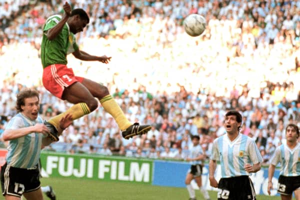 Forward Francois Omam-Biyick from Cameroon scores with a header as Argentinian defenders Nestor Lorenzo (L) and Juan Simon look on during the opening match of Italia 90  (STAFF/AFP via Getty Images)