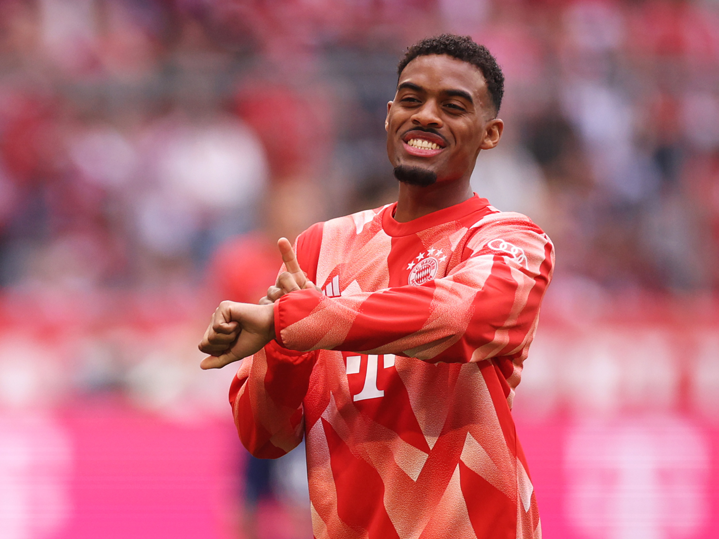 Man Utd handed major boost in £22m bargain deal pursuit as West Ham close in on defender