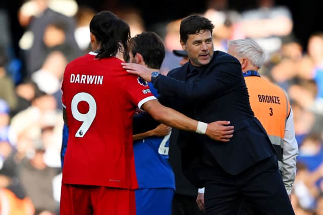 Chelsea manager Mauricio Pocettino interacts with Liverpool striker Darwin Nunez. The attacker has been touted for a potential move to Stamford Bridge in recent days, but the Blues should perhaps think twice before making their interest concrete.
