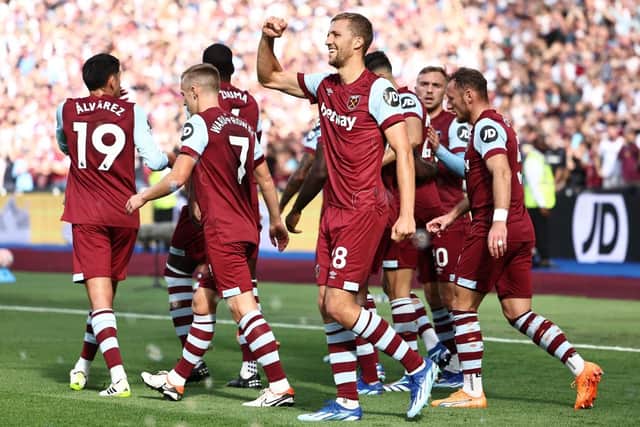 West Ham United’s Czech midfielder #28 Tomas Soucek (C) celebrates scoring the opening goal with West Ham United (Photo by HENRY NICHOLLS/AFP via Getty Images)