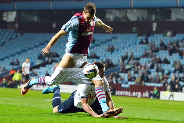 Nicklas Helenius is left exposed after tangling with Jan Vertonghen. The shot didn't go in.