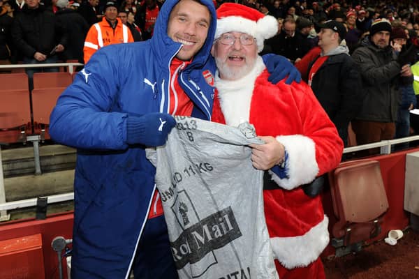 A look back at some of Arsenal's most iconic Christmas photos. (Getty Images)