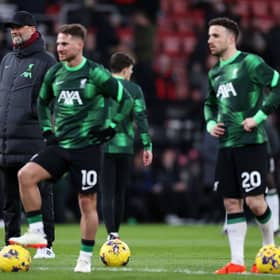 Liverpool manager Jurgen Klopp with players Alexis Mac Allister and Diogo Jota. 