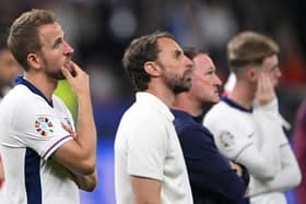 England captain Harry Kane (l) and coach Gareth Southgate