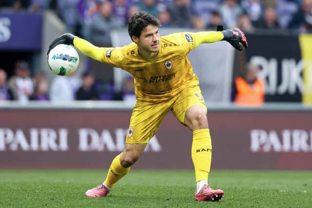 Is Senne Lammens ready to start for Manchester United? The stats and tape tell different stories