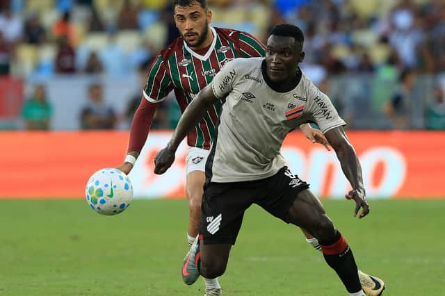 Viveros holds off a Fluminense player earlier this year