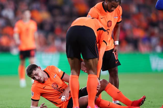 Micky van de Ven went down in pain towards the end of the Netherlands' 2-1 win over Serbia