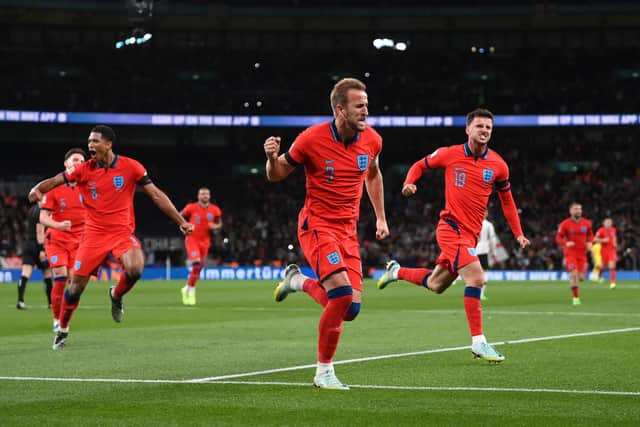 Harry Kane of England celebrates with team mates Mason Mount and Jude Bellingham after scoring their team's third goal from the penalty spot during the UEFA Nations League League A Group 3 match between England and Germany at Wembley Stadium on September 26, 2022 in London, England. (Photo by Shaun Botterill/Getty Images)